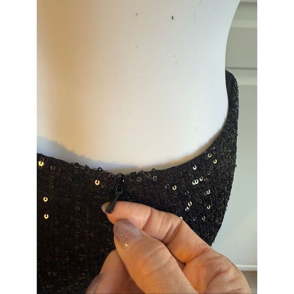 NWT Mac Duggal dress 70130. Cutout Waist black Sequin Formal Gown. Size 4 - Picture 5 of 8